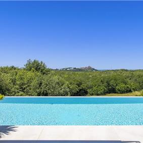 Luxury 4-Bedroom Villa with generous sized Infinity Pool near Buje, Istria. Sleeps 8